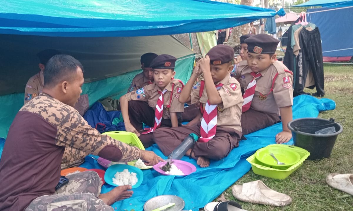Makan pagi di tenda Jamda (Jambore Daerah) 2025 di Kabupaten Kaur
